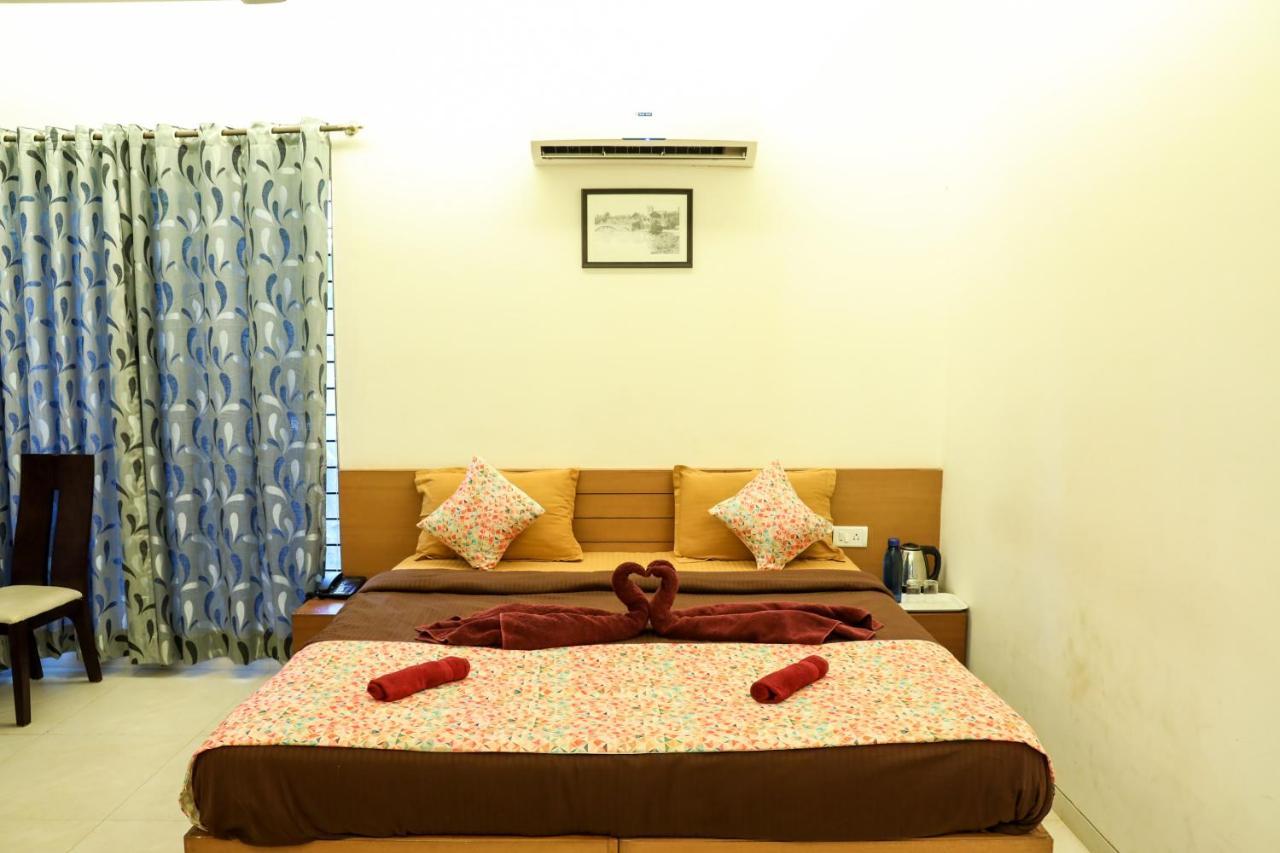 Surya Kiran Miramar Bed and Breakfast Panaji Eksteriør billede
