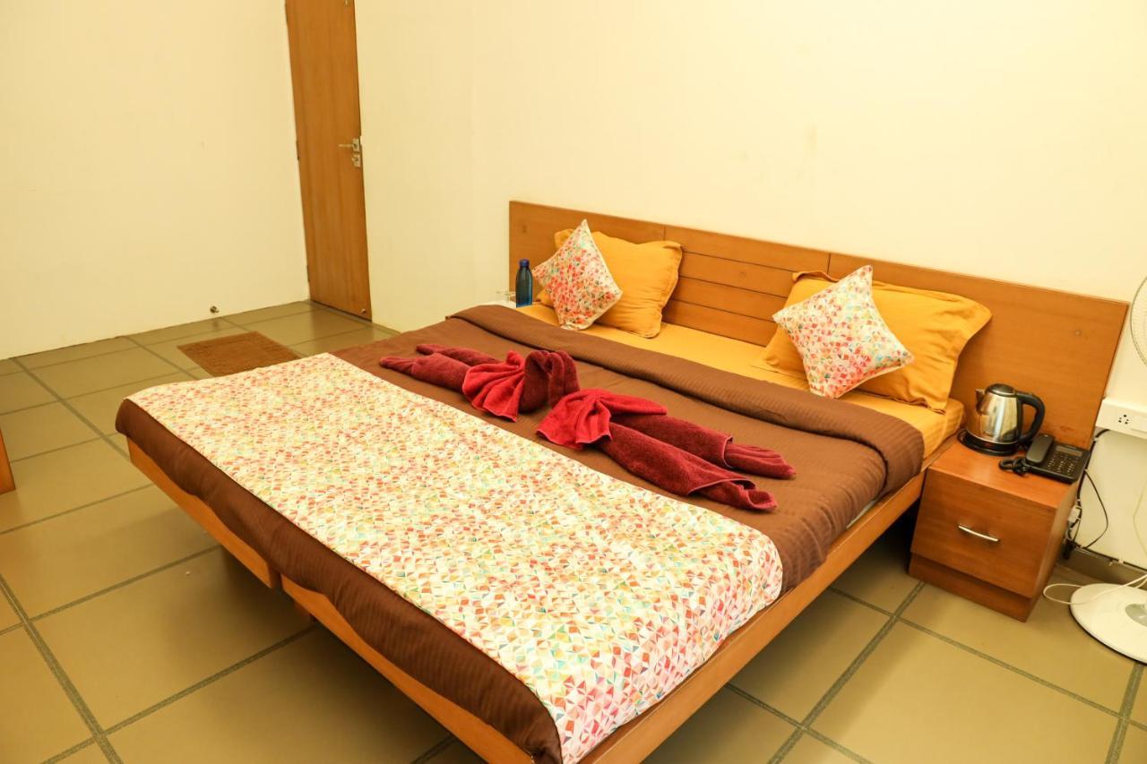 Surya Kiran Miramar Bed and Breakfast Panaji Eksteriør billede