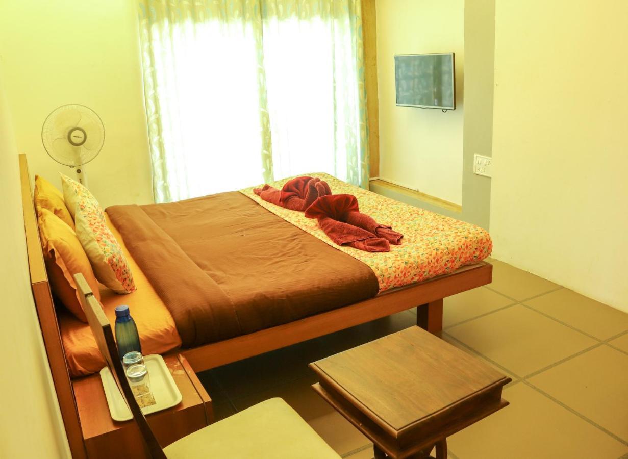 Surya Kiran Miramar Bed and Breakfast Panaji Eksteriør billede